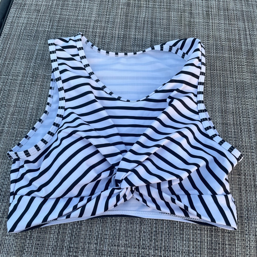 Super cute bikini top!
